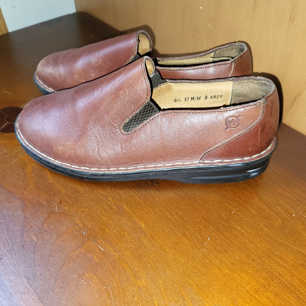 Born Brown Leather Flats with Elastic Panels - 6.5